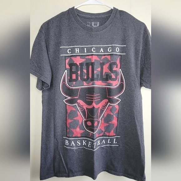 Men's NBA Chicago Bulls Basketball Short Sleeve Shirt, Size Medium - Picture 1 of 2